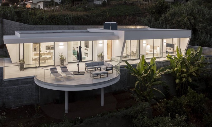 Canhas Casa | Sun, pool and comfort, The White House