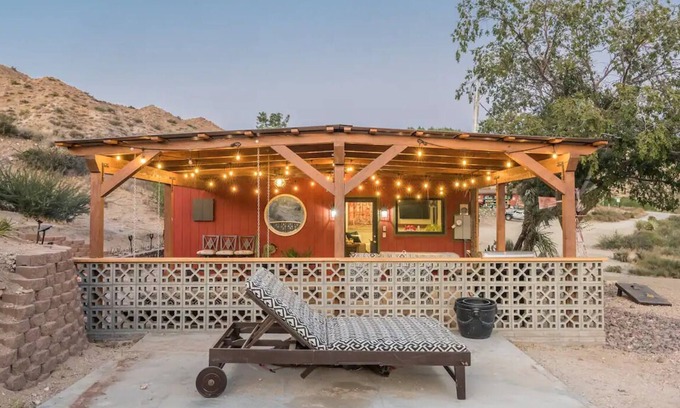 Morongo Valley Cabina | Sun Ray Ranch Cabin between Joshua Tree and Palm Springs