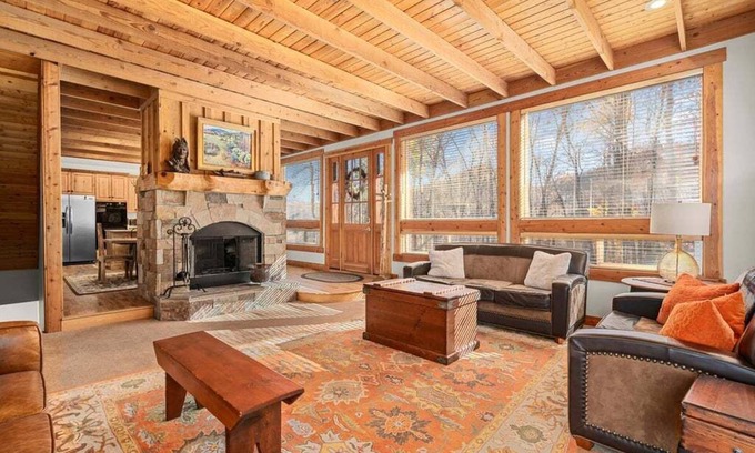 Sundance Cabina | SUN RIDGE - 6 BD, VIEWS, POOL TABLE, HOT TUB