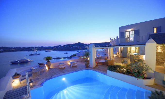 Ornos Villa | ¡Sol, romance y una playa de arena única!
