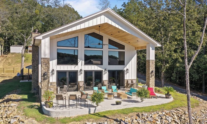 Crane Hill Casa | Sun Sets Overlooking Big Bridge Trident Marina & Grill on Lewis Smith Lake.