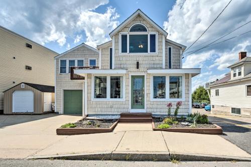 Old Orchard Beach Casa | Sun-Soaked Coastal Cottage with Deck and Walk to Beach