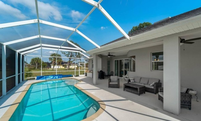 Long Meadow Casa | Sun-Soaked & Tranquil Getaway Relaxing Pool Area