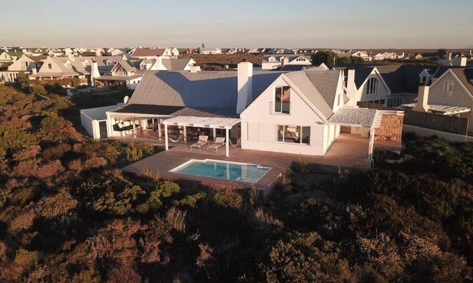 Grotto Bay Casa | Sunbird House