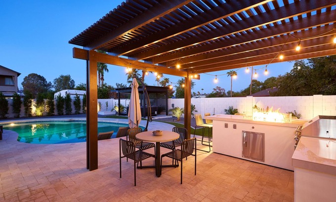 Sunburst Estates Cabaña | Sunburst Estate - Pool - Hot Tub - Tons of Games!
