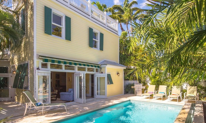 White Street Gallery District Casa | SUNCATCHER~4 Bedroom, 4 Bathroom in Old Town with Pool!