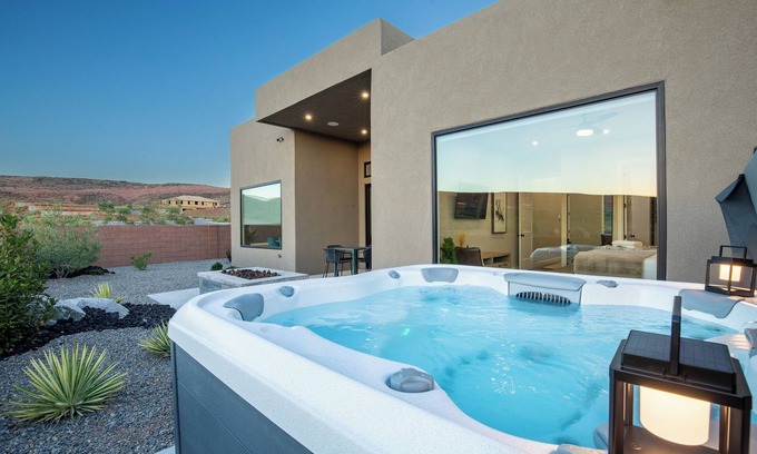 Washington Casa | SunChaser 2 Bed 2 bath Dog Friendly Private Home, Hot Tub, EV Charger
