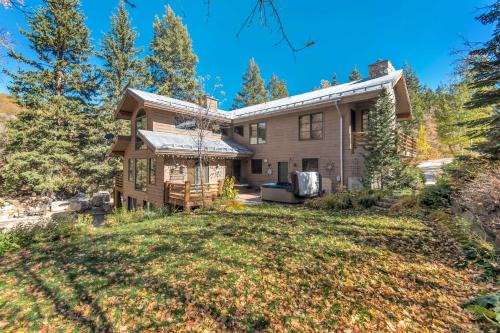 Sundance Casa | Sundance Splendor- 5-Bed Cabin Oasis with Majestic Mountain Views