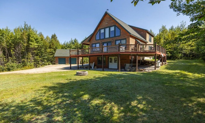 Sunday River Area Cabina | Sunday River Cabin w/ Hot Tub, Fireplace, Games, 2 Living Areas - Sleeps 12