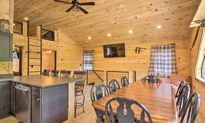 Waterford Cabaña | NEW! Riverfront Cottage: Fire Pit & Trail Access!