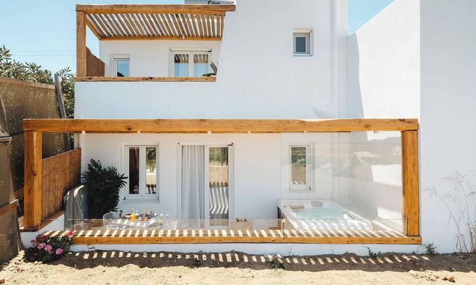 Agia Anna Villa | Sunday Suites Honeymoon Villa W/ Sea Views at Ag. Anna Beach ⛱