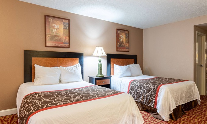 Northeast Virginia Beach Hotel | Sundial Inn