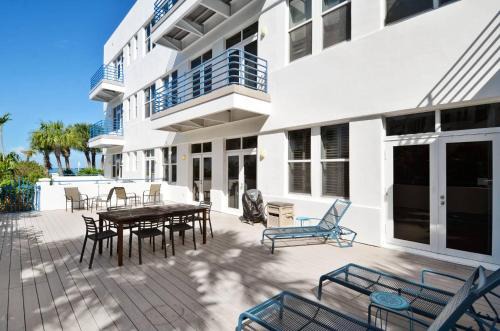 Truman Annex Casa | Sundown Refuge by AvantStay Great Location w Patio Outdoor Dining BBQ Shared Pool Week Long Stays