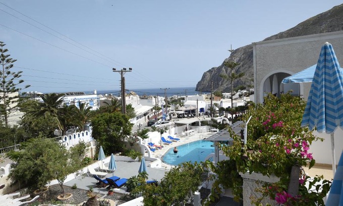 Kamari Hotel | Sunflower ApartHotel