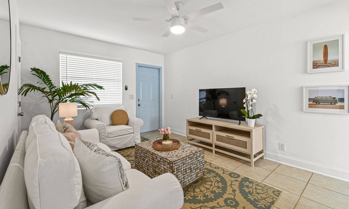 Southside Apartamento | "Sunflower Cottage Apt" 2/1