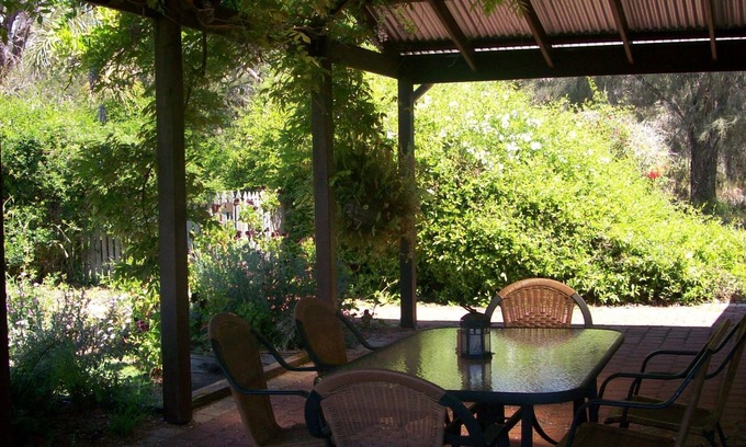 Metricup Cabaña | Silversprings cabaña ubicada en un hermoso jardín cabaña