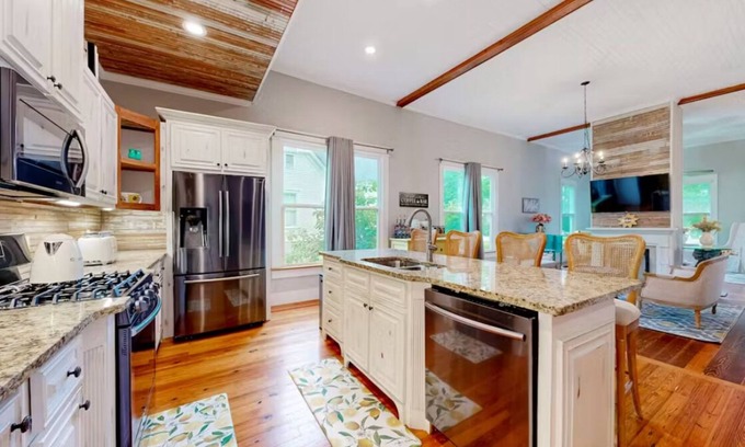 Covington Casa | Sunflower Cozy House