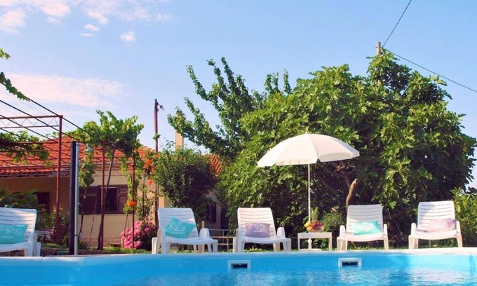 Kucice Casa | Sunflower house with a pool