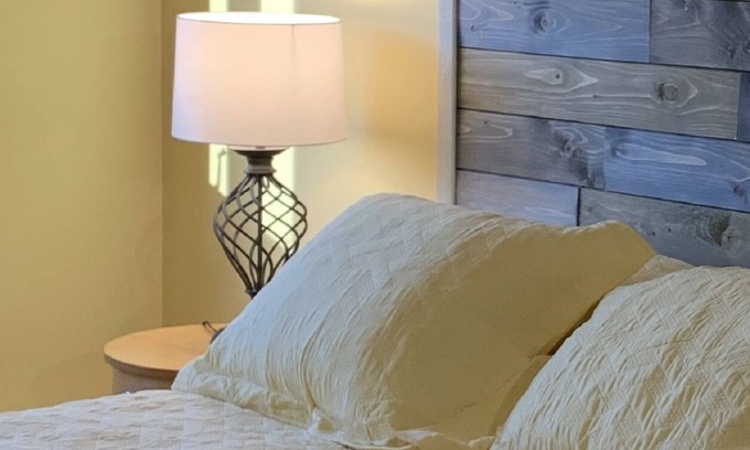 Charlevoix Cama Y Desayuno | Sunflower Inn - Zinnia Room
