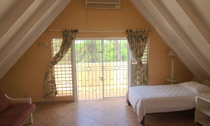 Runaway Bay Apartamento | Sunflower Villas