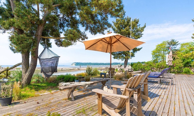 Clinton Cabina | Sunlight Beach Getaway - Waterfront cabin on Sunlight Beach