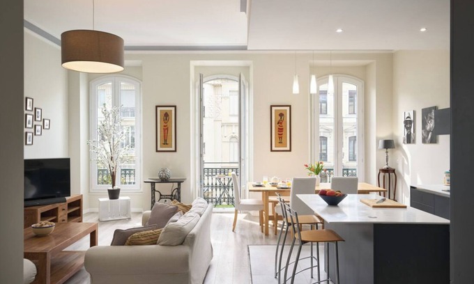 Lepante Quarter Apartamento | Sunlight Properties GISELE: Hyper centre, 1 bedroom with bright modern living