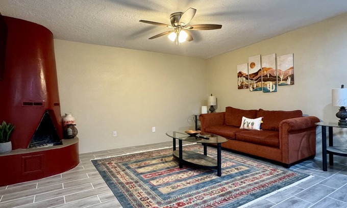 Las Cruces Casa | Sunlit Crosses Escape for Traveling Professionals