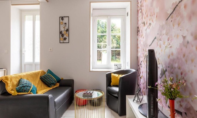 Isigny-sur-Mer Casa | Sunlit Garden Escape Normandy