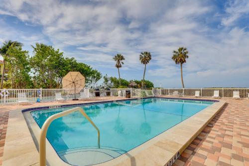 Whitney Beach Apartamento | Sunlit Longboat Key Escape with Private Resort Beach