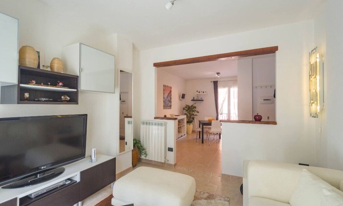 Mezzanego Apartamento | Apartamento moderno iluminado por el sol BUBU CASA