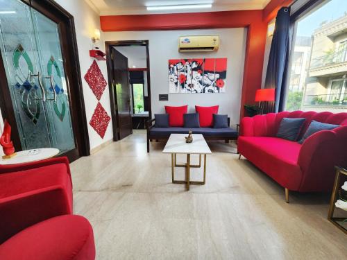 Greater Kailash Apartamento | Sunlit Premium 1BHK Suite with big kitchen 9