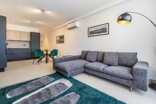 Msida Apartamento | Sunlit Serenity Modern Apartment with City Views