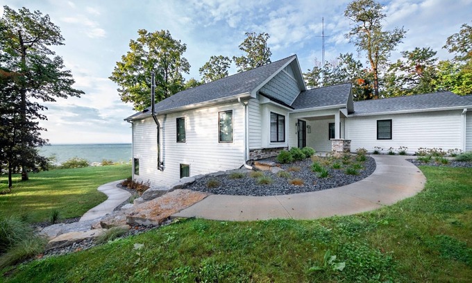 Lake Michigan Beach Casa | Sunnier Daze : Lakeside Summer Magic – Swim, Kayak, and Soak Up the Sun!