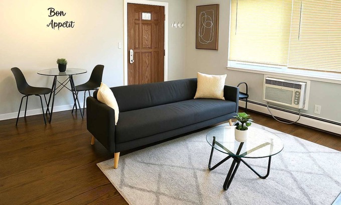 Arlington Heights Apartamento | Sunny 1BR Apartment in the Surburbs