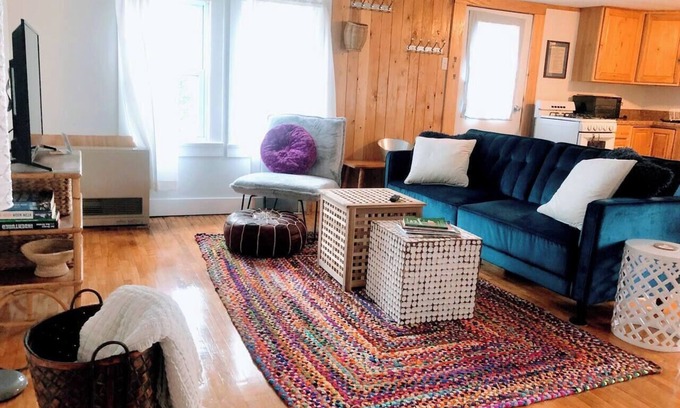 Stowe Apartamento | Sunny 2 Bdrm - Mtn Views, Close to Everything!
