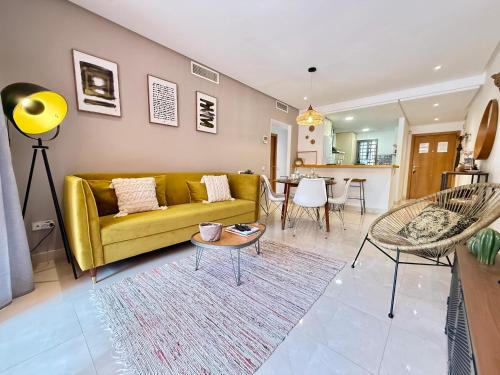 Nueva Milla de Oro Apartamento | Sunny 2Bed Resort Style Apartment New Golden Mile Estepona FREE PARKING WIFI & AIRCON