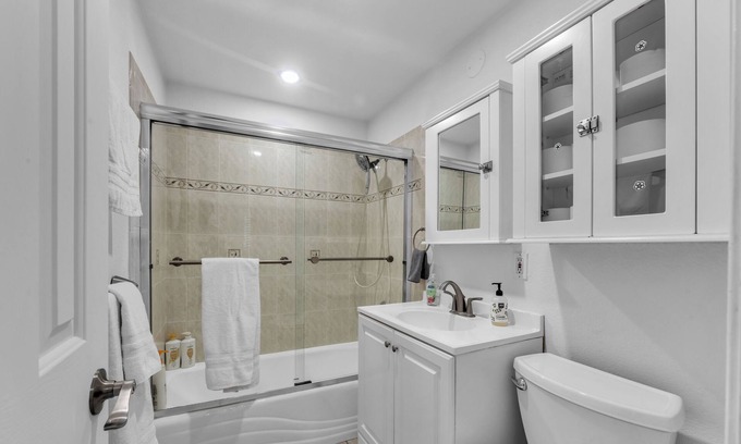 Midway City Casa | Sunny 3BR Cali Comfort Stay