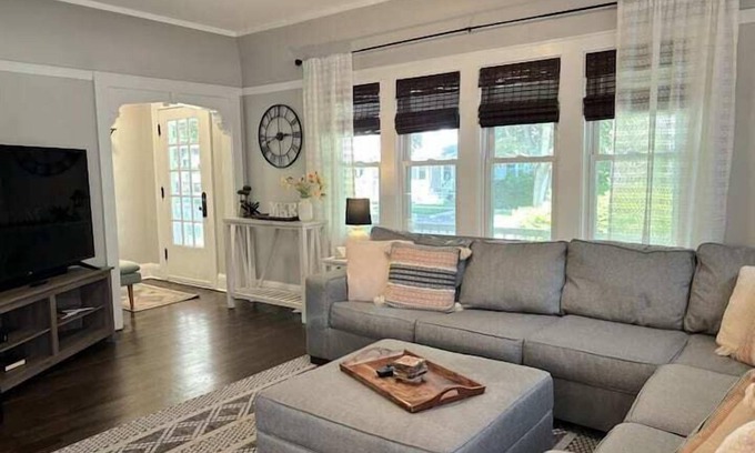 Bay View Casa | Sunny 3BR Craftsman Bungalow | Bay View