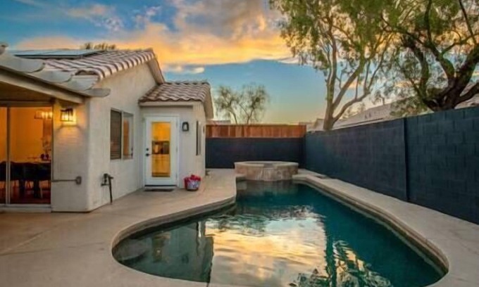 North Las Vegas Casa | ❤️Sunny 3BR Pool House w/ Pool Table and Spa in NLV