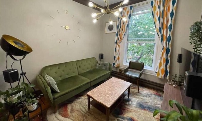 Verdun Apartamento | Sunny 3rd Floor Apartment Near Wellington & Metro