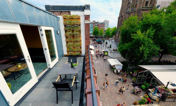 Eindhoven City Center Apartamento | Sunny 45m2 Penthouse with Balcony and Terrace - R65C