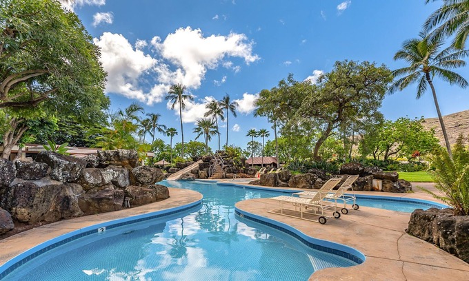 Hawaii Kai Condominio | Sunny, 9th-floor condo with 3 pools, water slide, hot tub, putting green, saunas