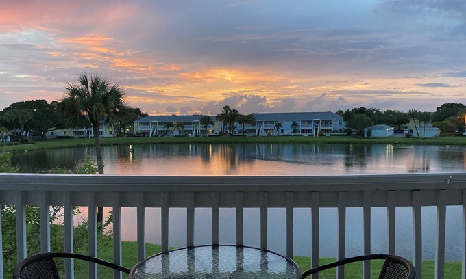 Coquina Key Condominio | Sunny and spacious waterfront condo with a beautiful view