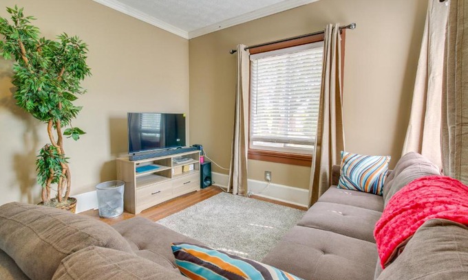 Dayton Apartamento | Sunny and Spacious Dayton Condo about 1 Mi to Downtown!