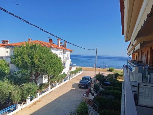 Gerakini Casa | Sunny Apartment 30m from the Beach