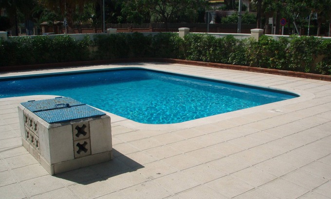 Castelldefels Apartamento | Apartamento 6 personas soleado con parking , piscina y muy cerca de la playa.