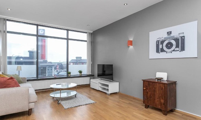 Vesturbær Apartamento | Sunny Apartment - By the Sea in City Center