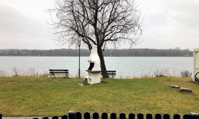Steinwarder Apartamento | Sunny apartment with a south-facing terrace directly on the lake for 4 people