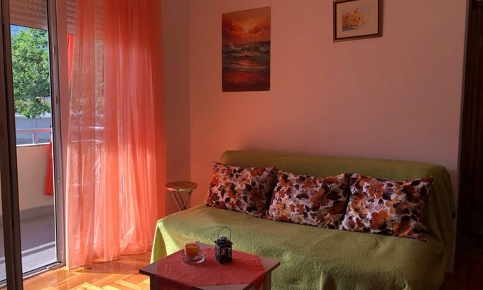 Babilonija Apartamento | Apartamento soleado con balcón.