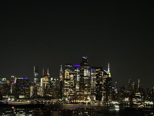 The Heights Casa | Sunny Apt by the park Mins away from midtown New York